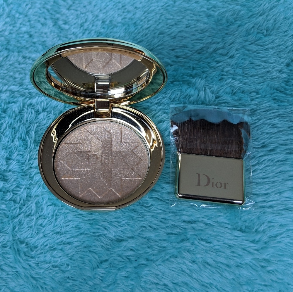 Diorific Luminizer Compact in 001 Golden Shock